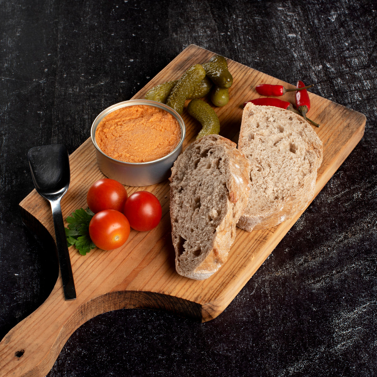 Paté de Trucha con pan y encurtidos